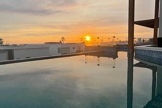 Puesta del sol en Puerto Madero desde la piscina
